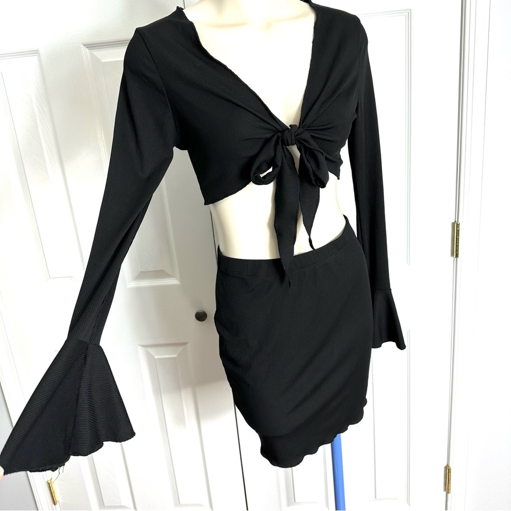 2 PC matching set SOLID BLACK MINI SKIRT and MATCHING TIE FRONT CROPPED TOP M - Picture 3 of 12